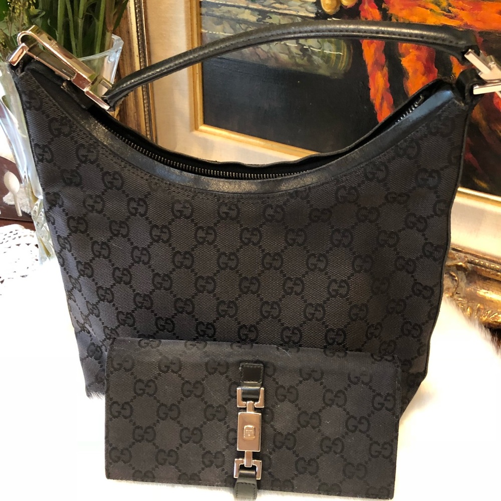 Authentic pre owned Gucci shoulder bag and wallet